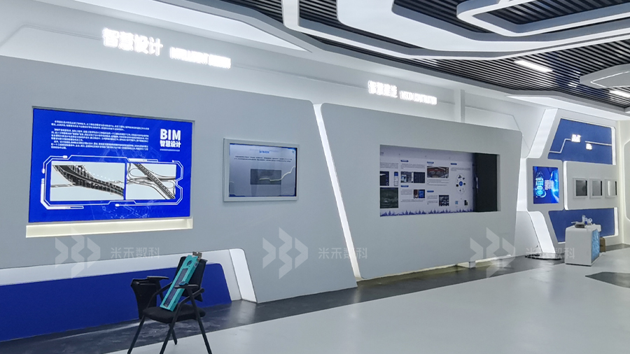 展厅透明屏展示柜和互动滑轨屏的应用