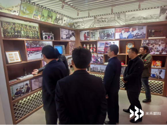 宪法宣教馆多媒体互动总理电话