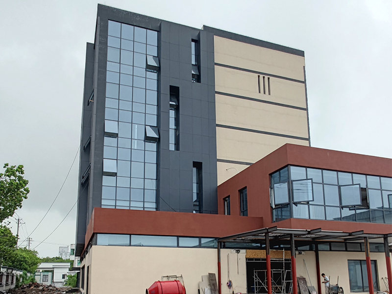 七都镇综治楼法治为民宣传教育阵地